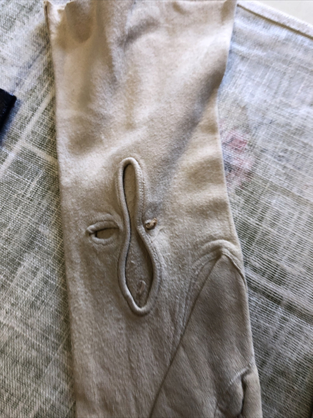 True Vintage Ladies Tan Gloves Nylon Size 6 1/23