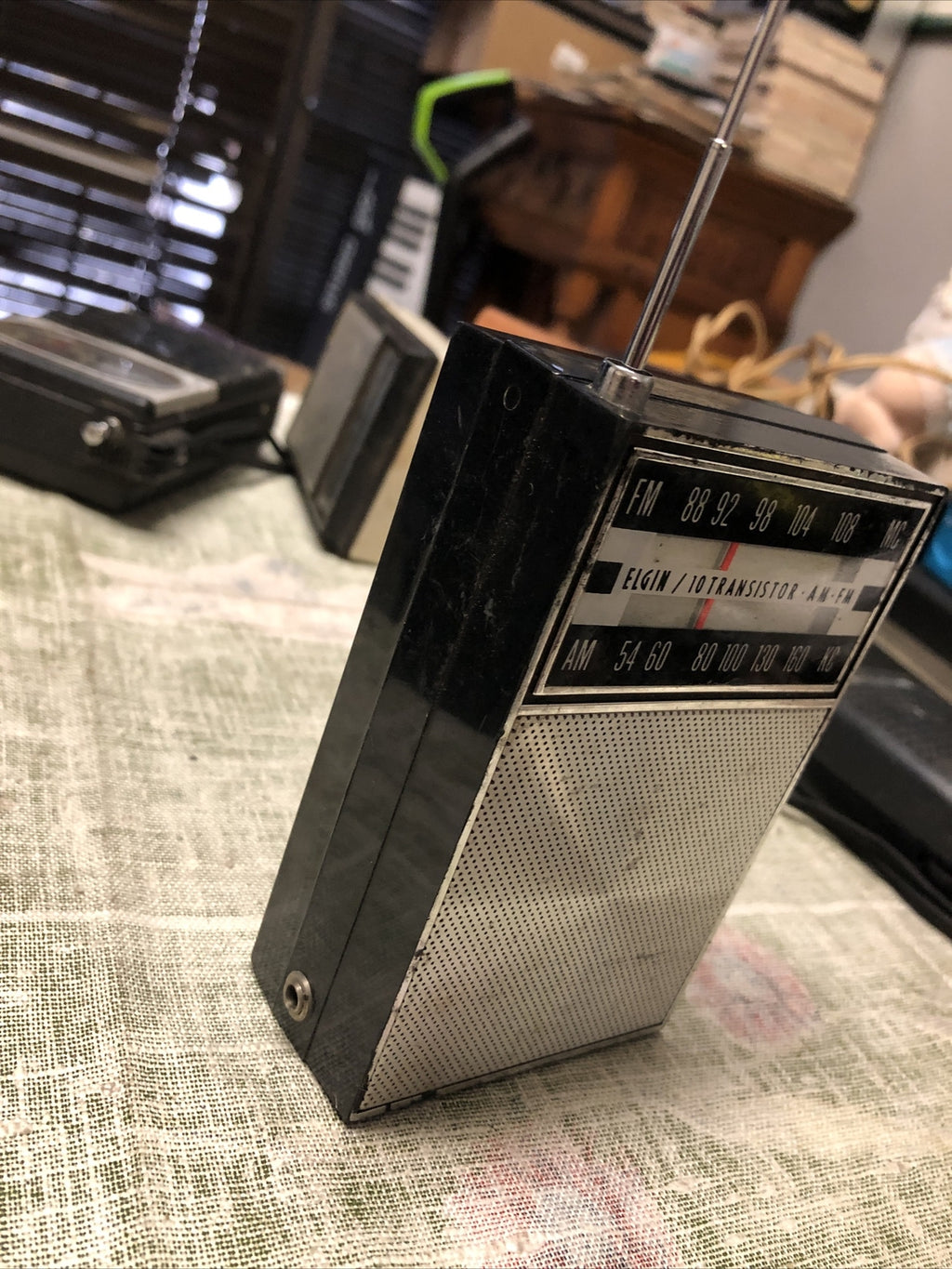 Vintage Elgin 10 Transistor Portable AM FM Radio1