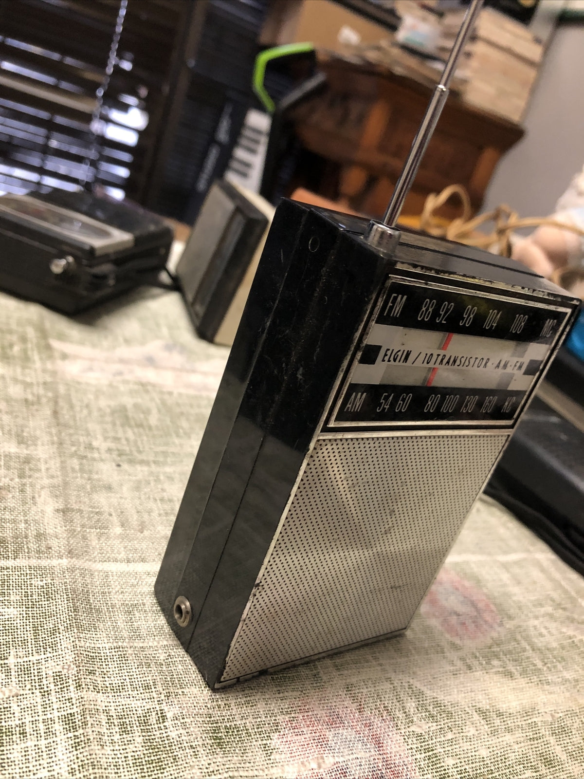 Vintage Elgin 10 Transistor Portable AM FM Radio1