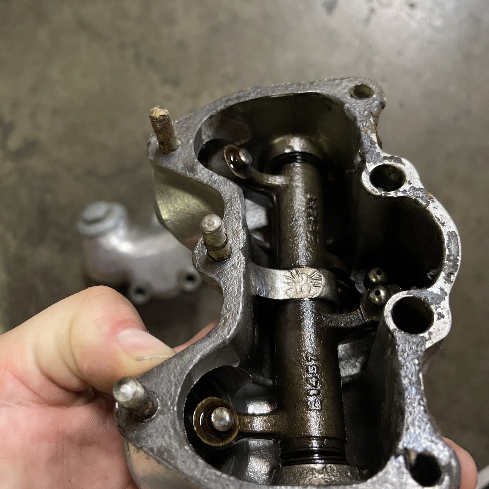 1959 Triumph T120 Bonneville Cylinder Head rockerbox lot of 2 for parts4