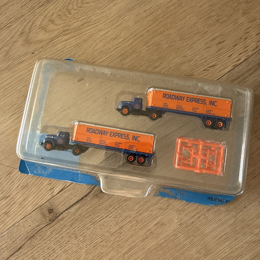 Vintage Micro Machines Roadway International Harvester R-190 Set of 21