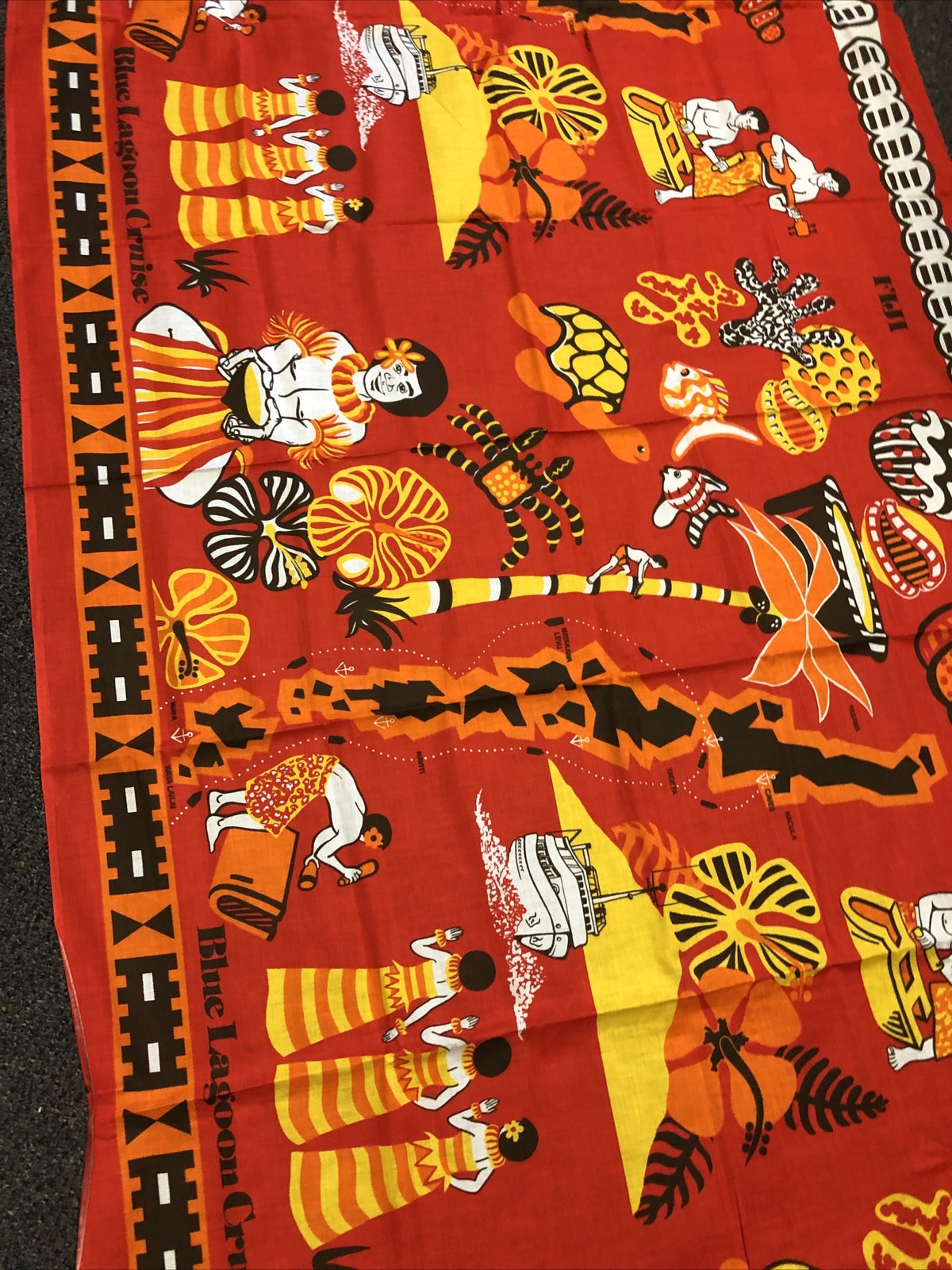 Vintage Table Linen Pacific Blue Lagoon Cruise Fiji Island Tribal 70”x35”7