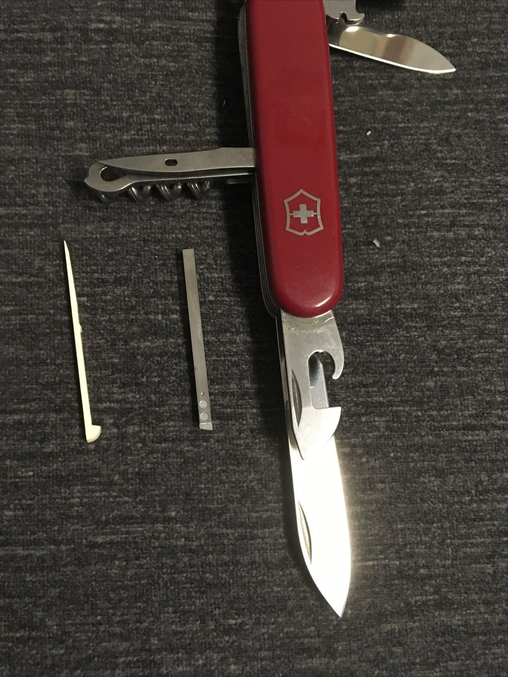 Victorinox Swiss Army Officers Knife Nine Blades W/ Toothpick And Tweezers2