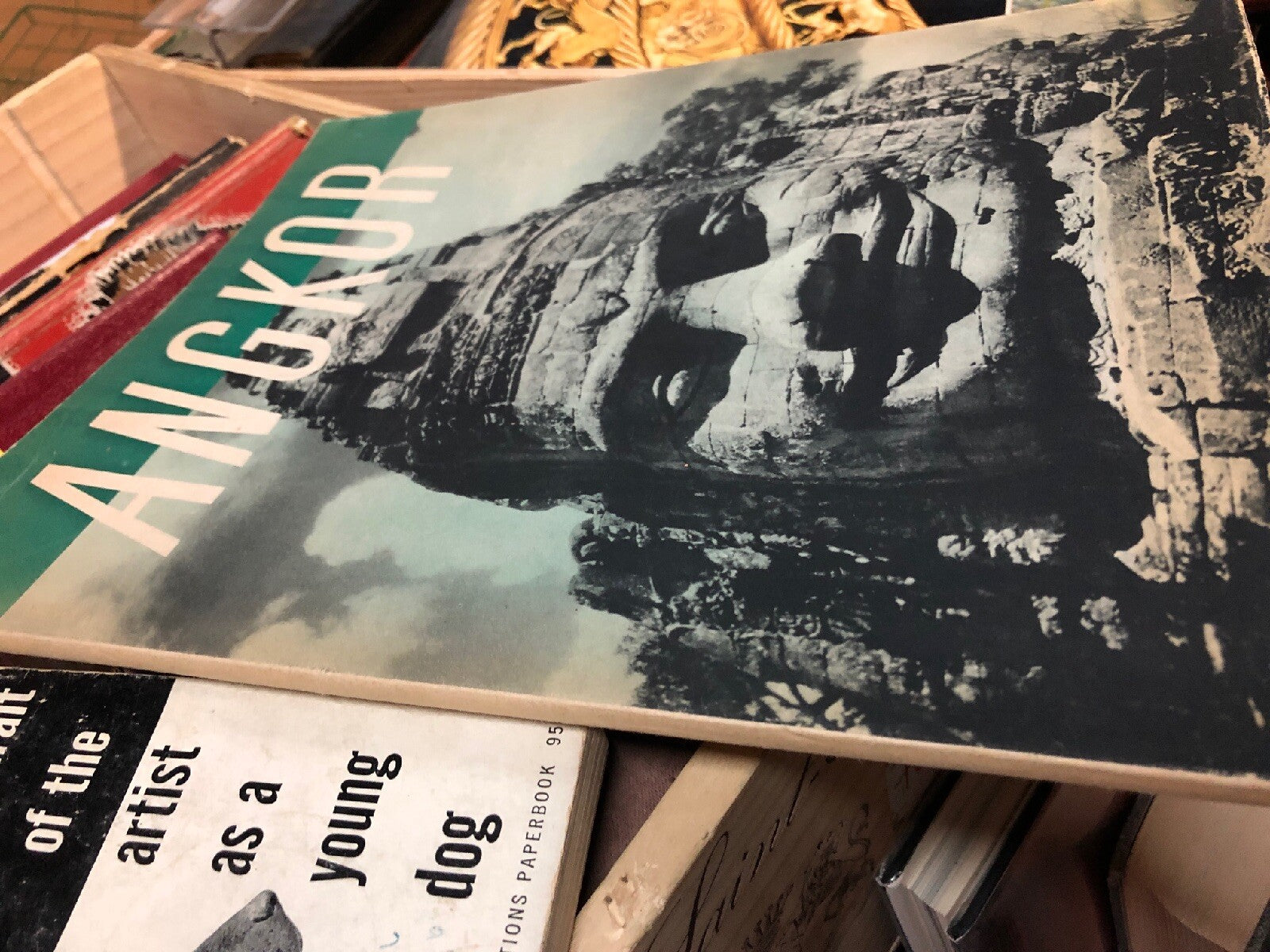 angkor Par Jean Yves Claeys Photos Michel Huet Editions Boy Landry1