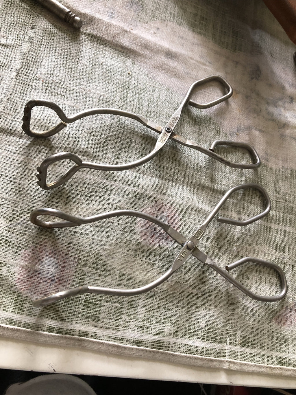 Lot Of 2 Vintage Kitchen Utensil Tongs VAUGHAN & EKCO0