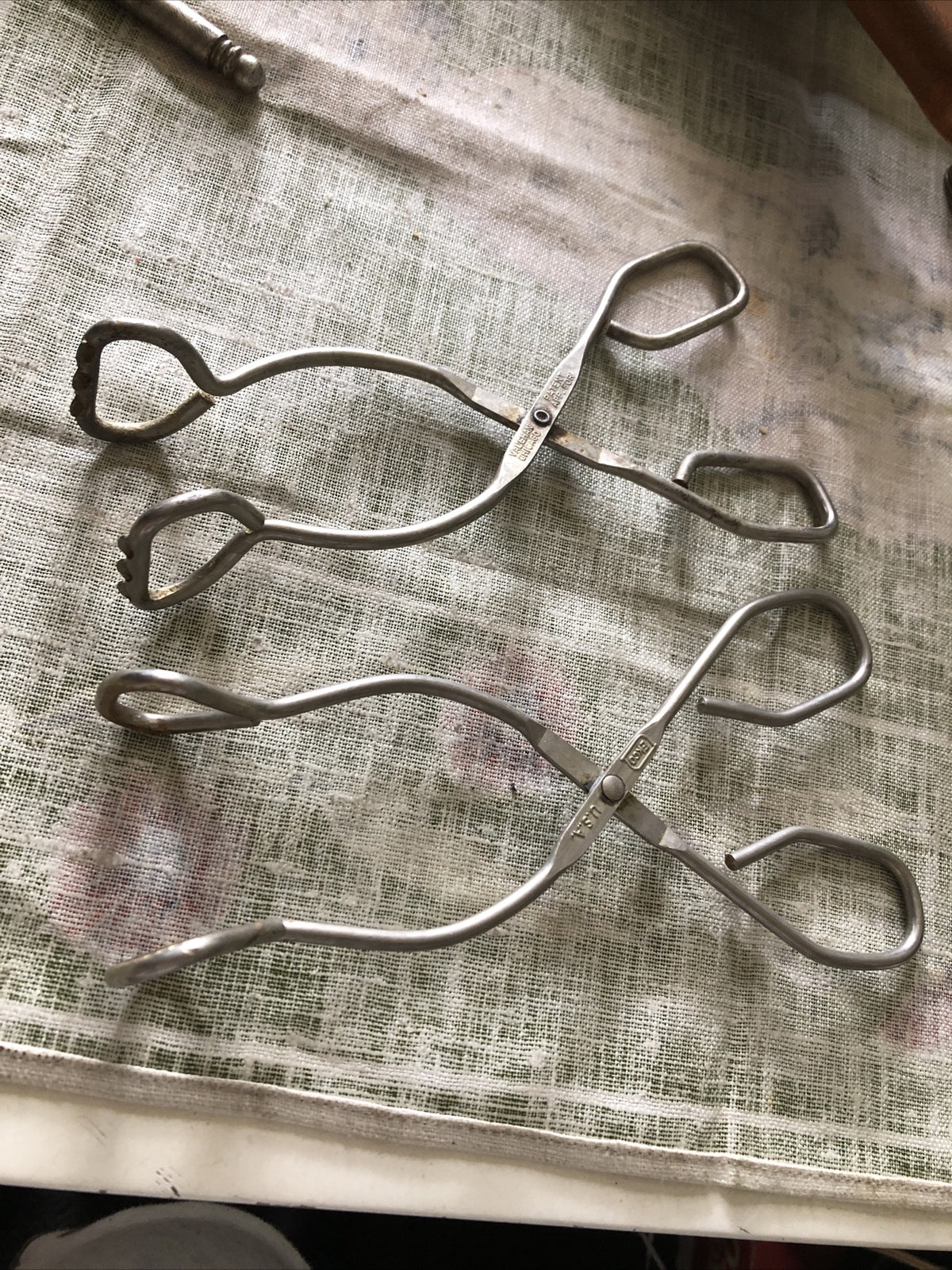 Lot Of 2 Vintage Kitchen Utensil Tongs VAUGHAN & EKCO0