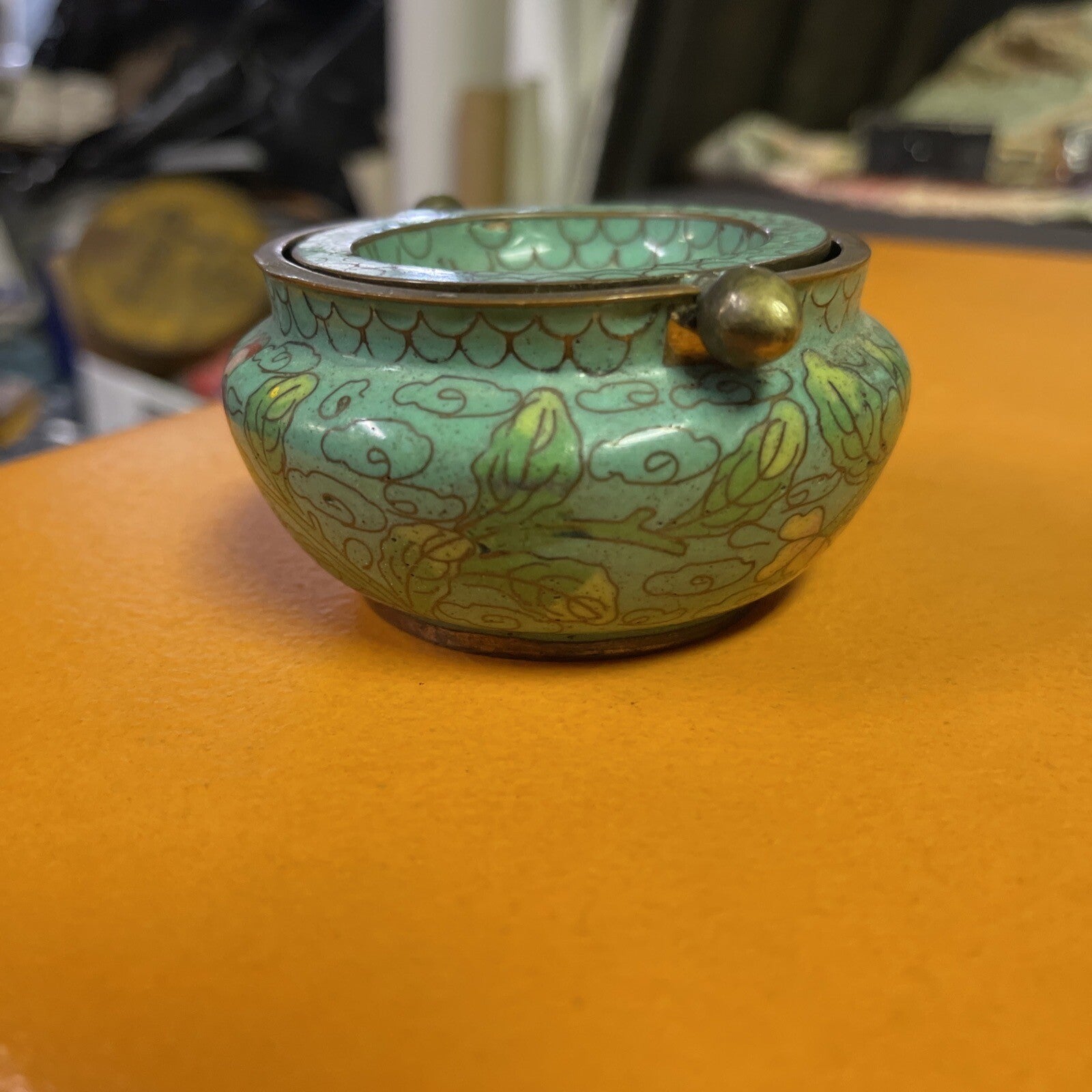 VTG CHINESE CLOISONNE ENAMEL BRASS FLOWERS FLIP TOP LID INCENSE BURNER ASHTRAY2