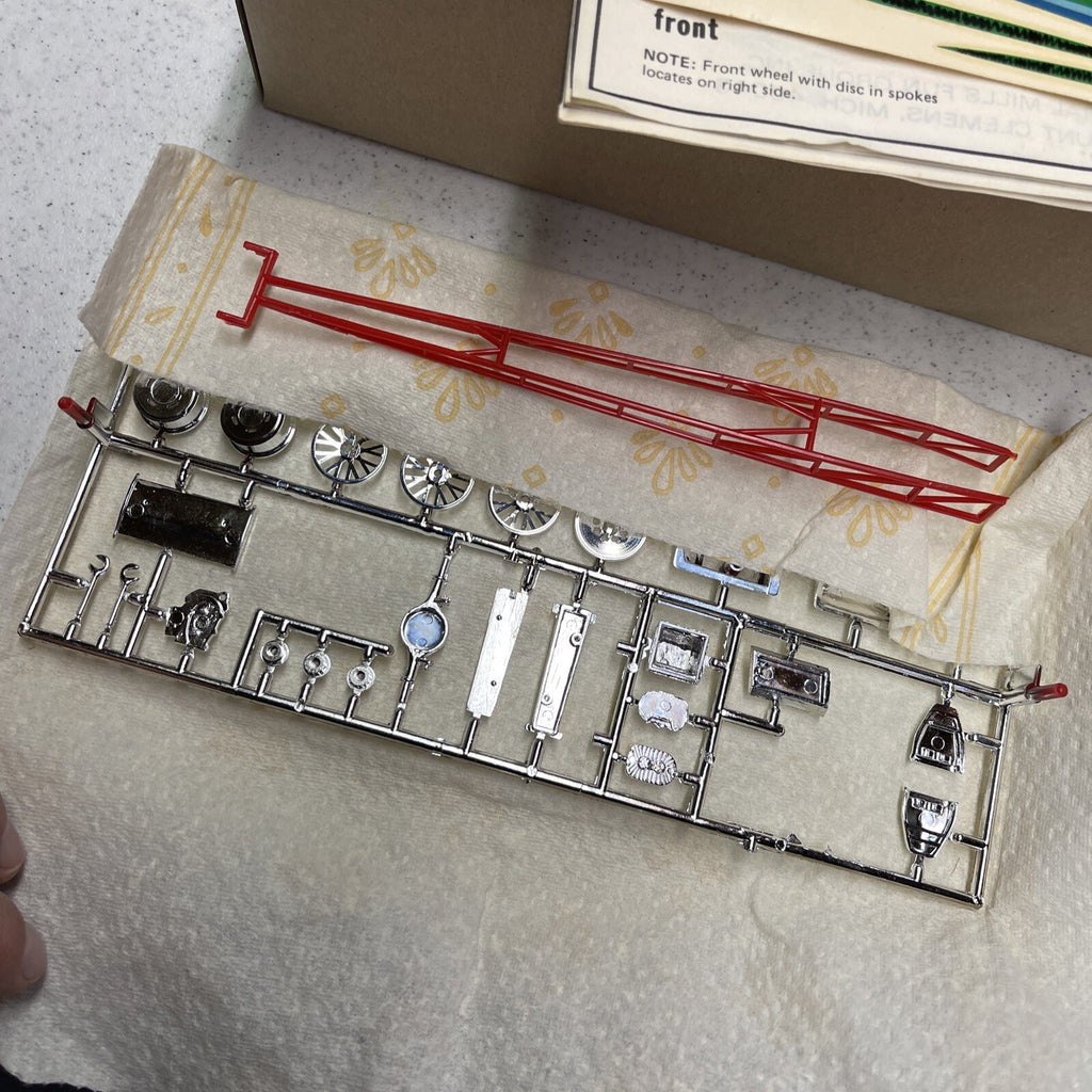 Original 1970s MPC COSMIC CHARGER CARL CASPER'S FUEL DRAGSTER 1/25 MODEL KIT7
