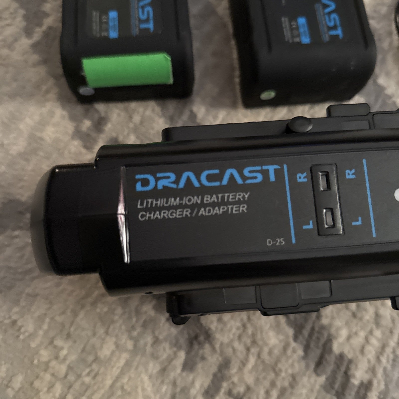 Dracast D-25 Dual Charger Adapter with Two DS-90SC V-Mount Battery Pack1