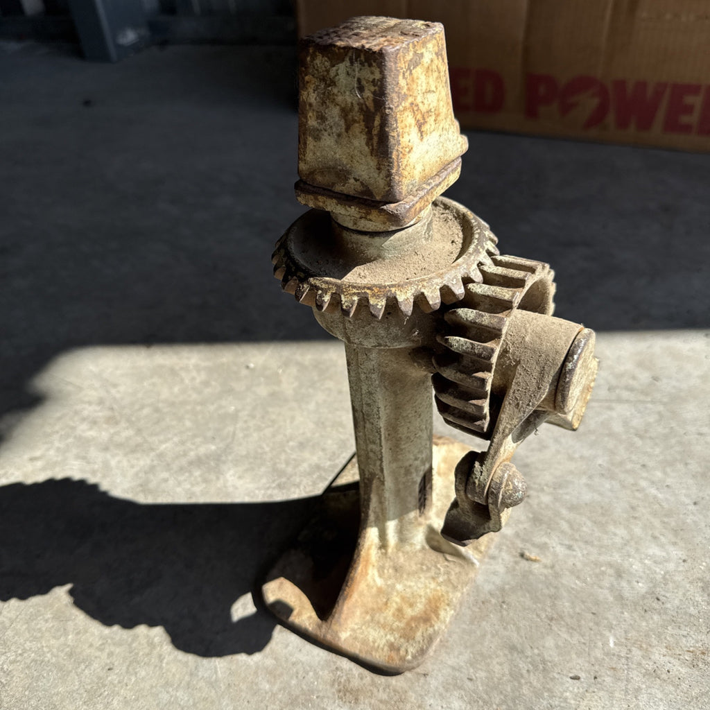 Antique Cast-Iron Screw Jack From (FORD Model T Model A)2