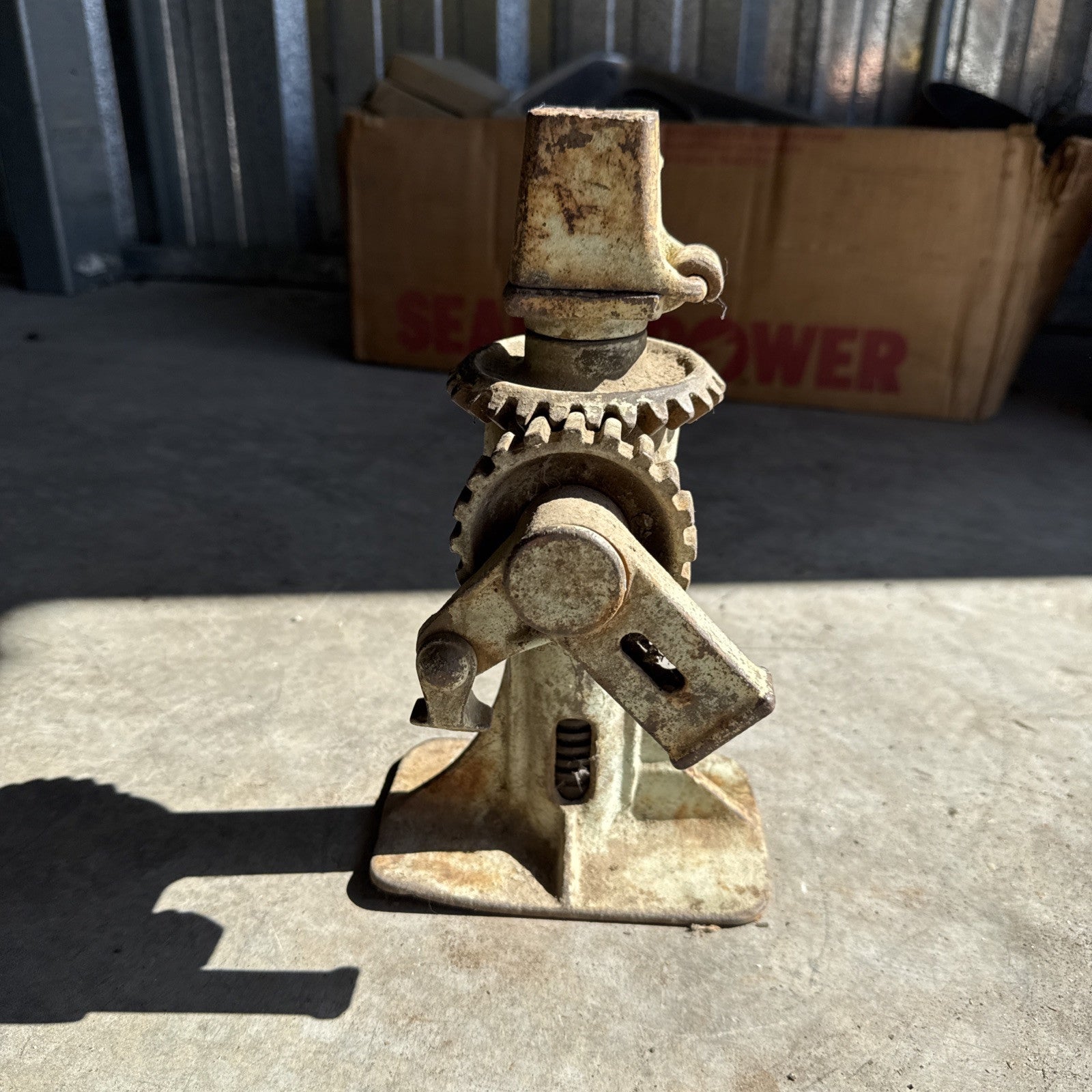 Antique Cast-Iron Screw Jack From (FORD Model T Model A)3