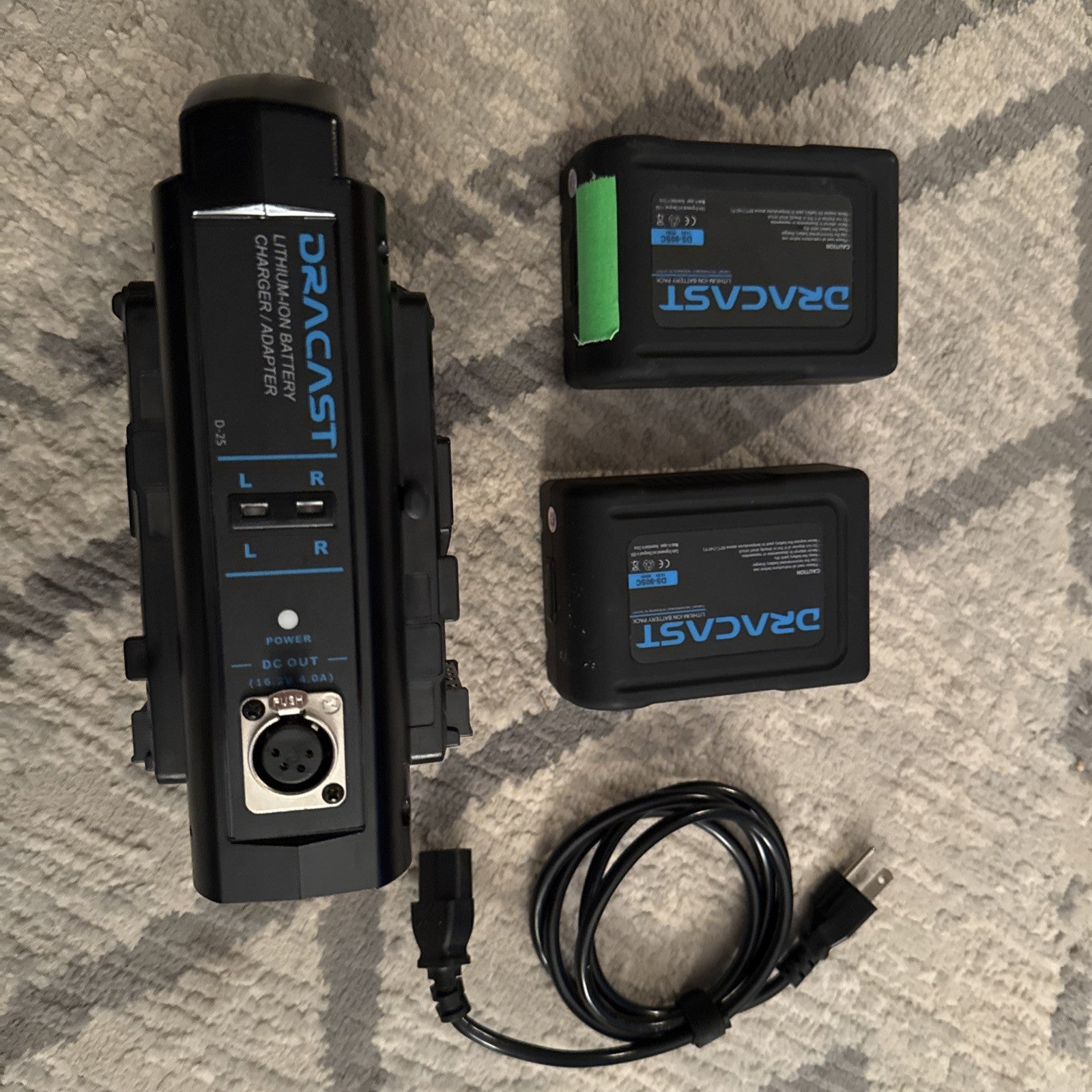 Dracast D-25 Dual Charger Adapter with Two DS-90SC V-Mount Battery Pack0