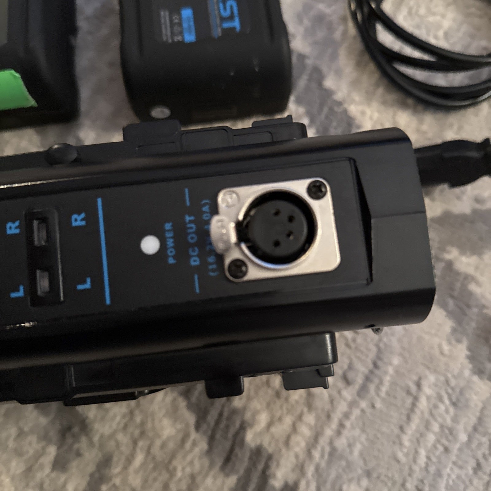 Dracast D-25 Dual Charger Adapter with Two DS-90SC V-Mount Battery Pack2