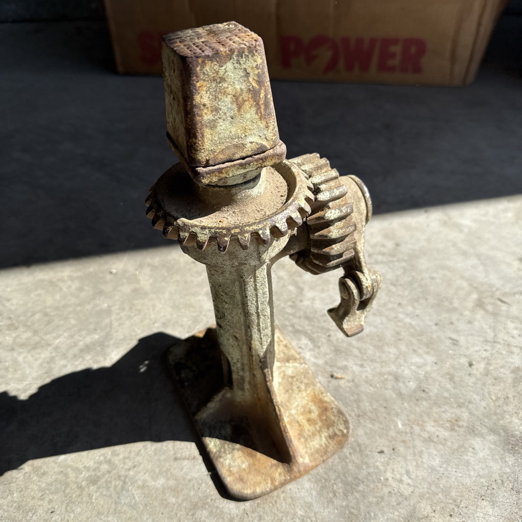 Antique Cast-Iron Screw Jack From (FORD Model T Model A)1