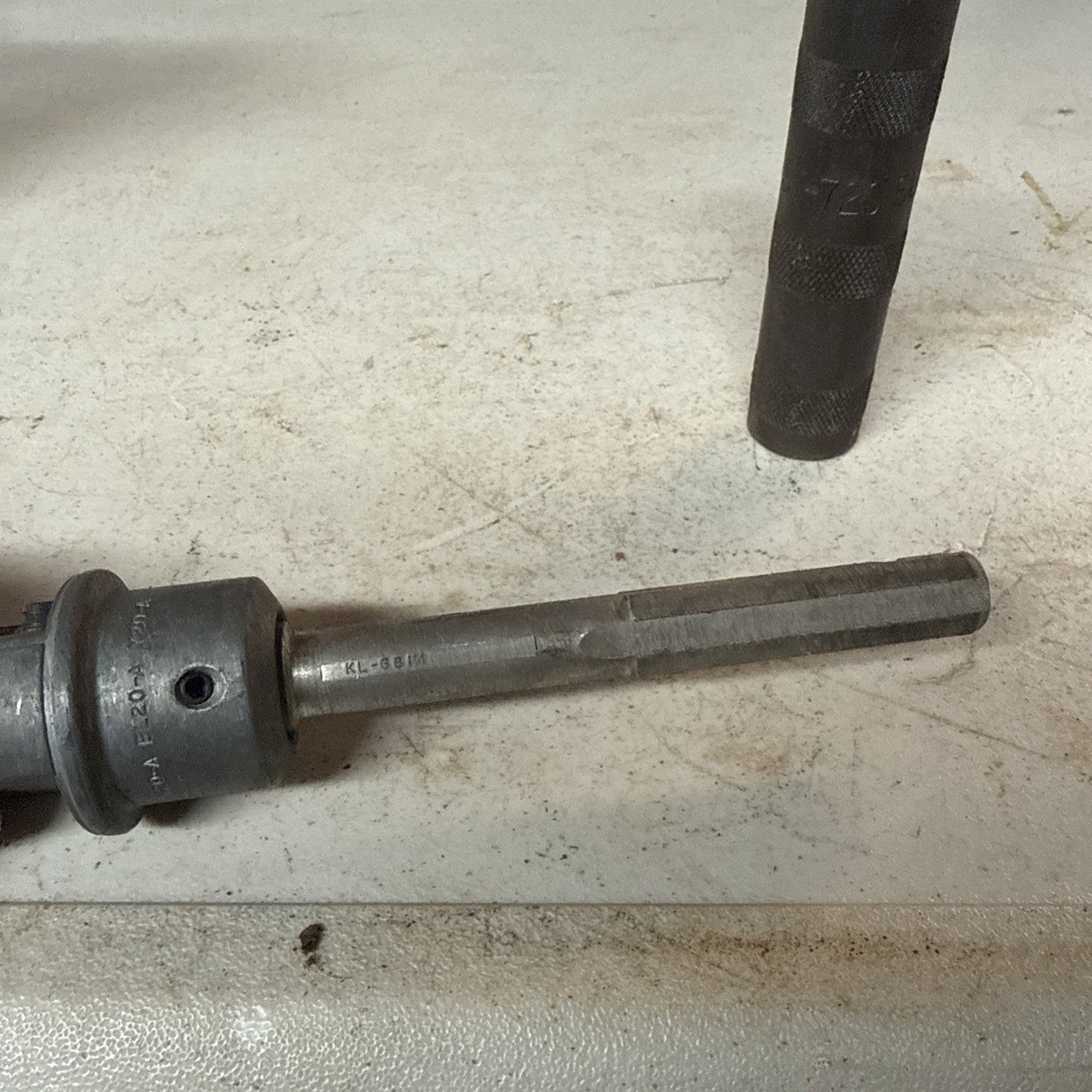 Sunnen mandrel KL-681M with truing sleeve ST-718 ST-7204